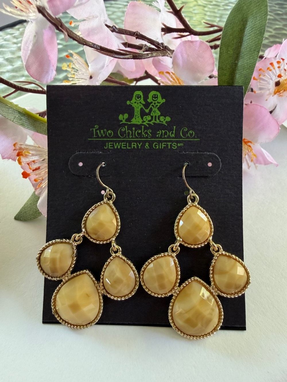 🐼 Beige Teardrop Dangle Earrings